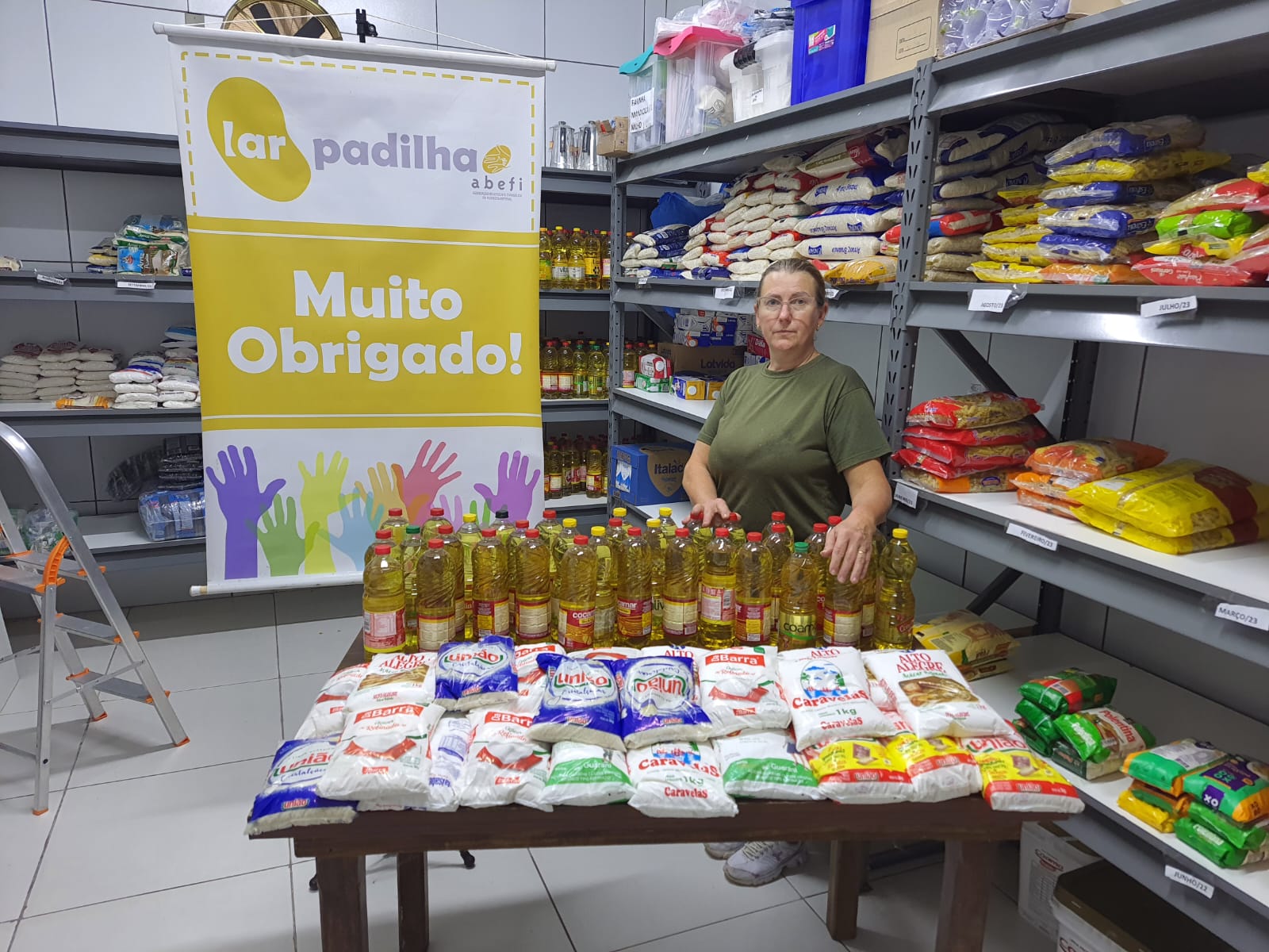Campanha Ingresso Solidário Florybal arrecada quase 1 tonelada e meia de alimentos ao Lar Padilha